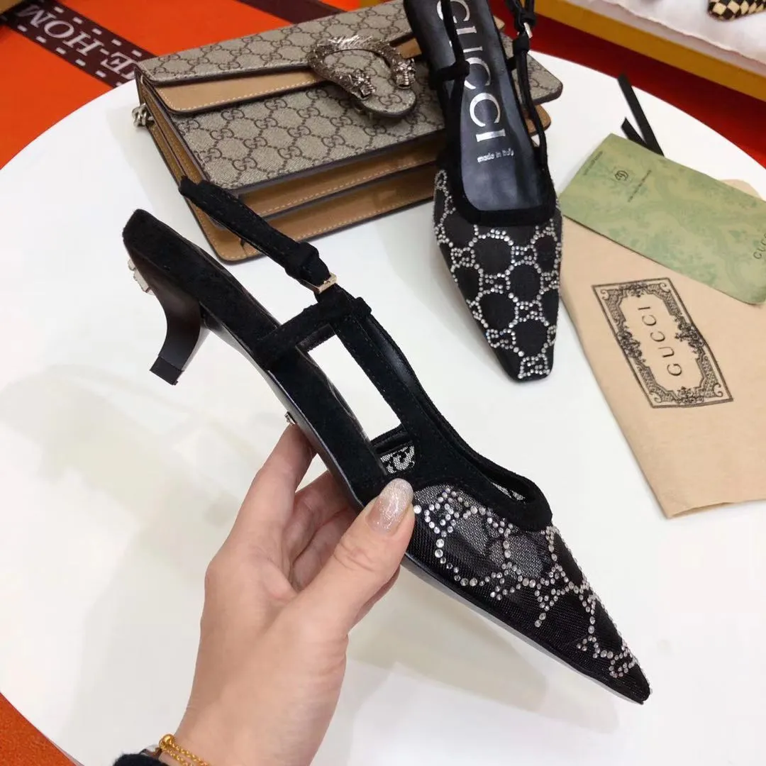👟👟Ex-factory price 460👟👟 Gucci & Vintage 2025 spring new style second-hand original fabric/hot diamond mesh sandals, this series of sandals are so beautiful, you must buy them, Vintage things are like this, the longer they are, the more they taste👍🏻They are very elegant on the feet. Upper: Original Logo fabric Foot pads: Sheepskin Heel height: 4.5cm Sole: Genuine leather outsole Size: 34-41 (40 and 41 custom-made, non-refundable and non-exchangeable, with full set of packaging)